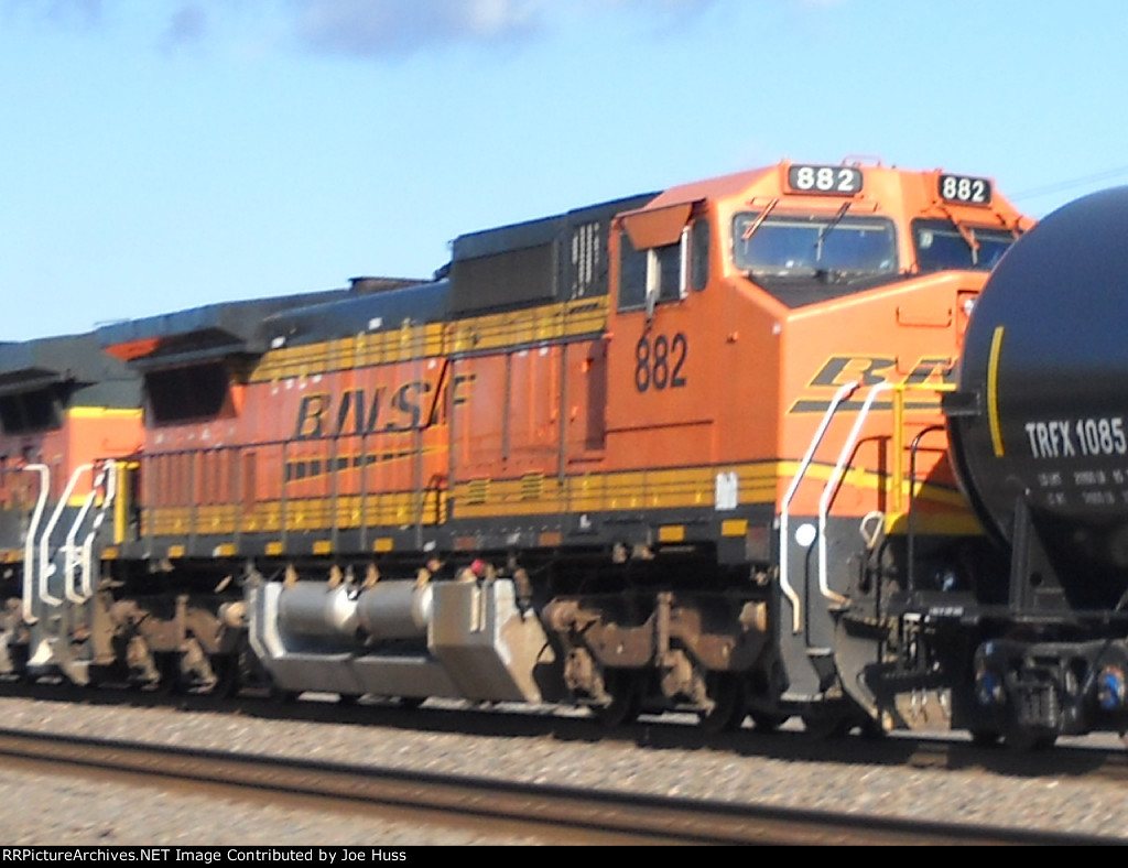 BNSF 882